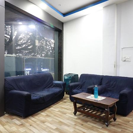 Hotel Abhimani Inn バンガロール エクステリア 写真