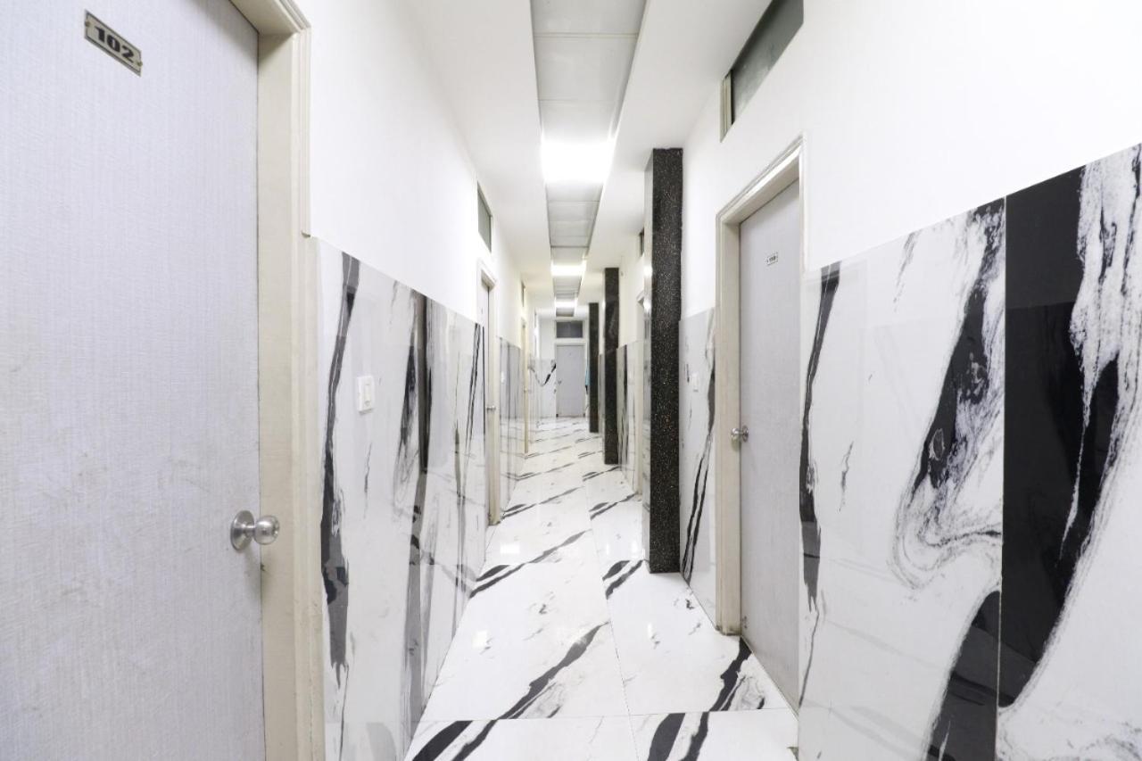 Hotel Abhimani Inn バンガロール エクステリア 写真